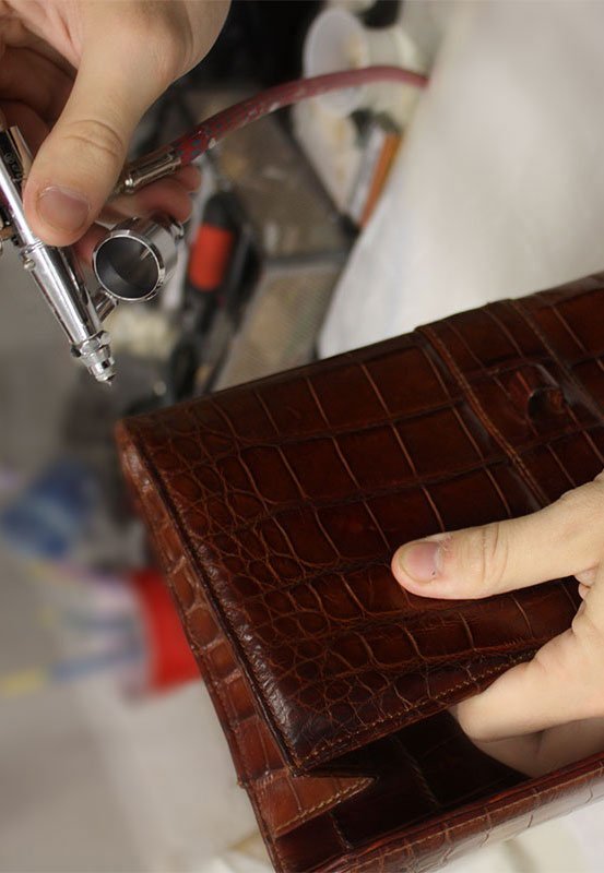 CDcleaner's tweet photo. Hand Bag Restoration &amp; Repairs done by experts in Alcester at Cross Roads Dry Cleaners
#Handbagrestoration  #Alcester #9am_5_30pm
https://t.co/rx89ZimuMt https://t.co/LviCIpJYV5
