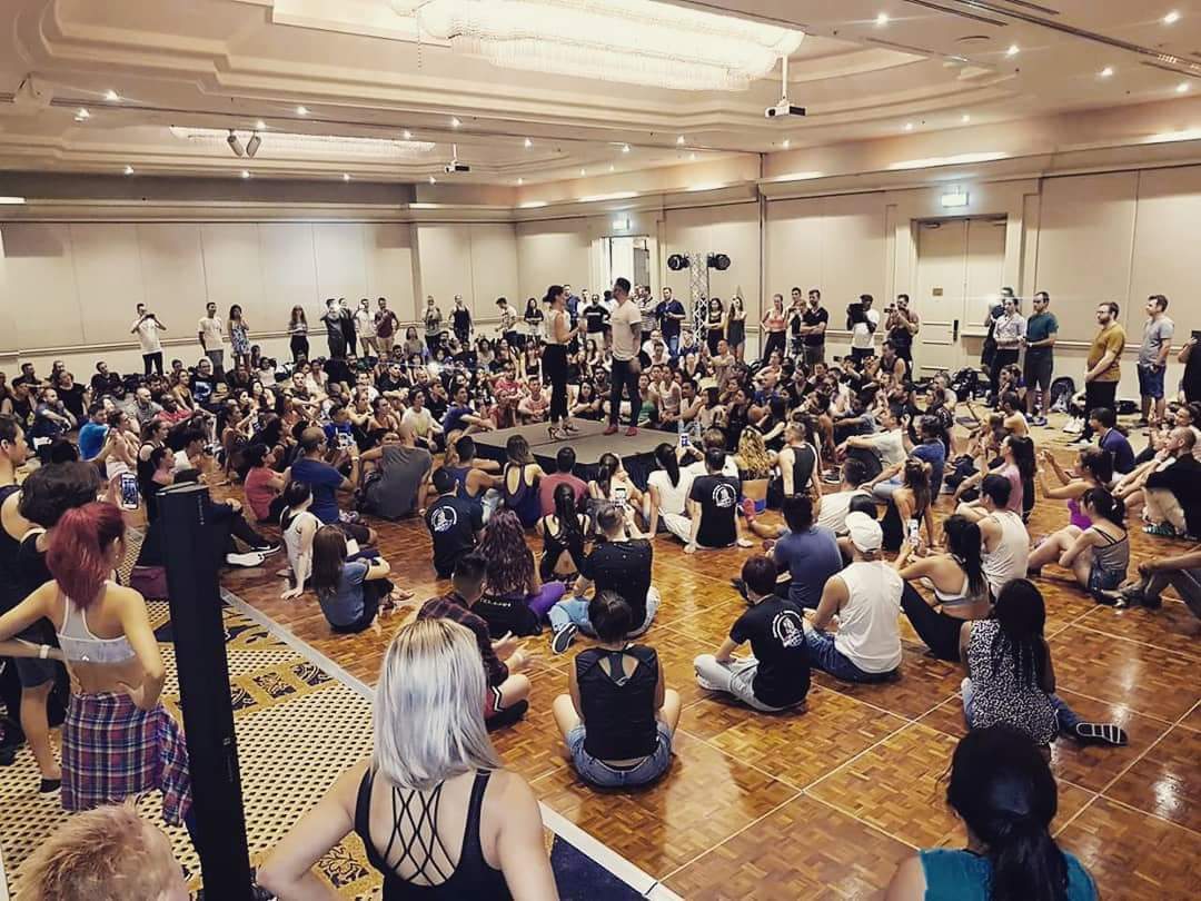 DyDoficial's tweet photo. Nos despedimos super felices de #Sydney
Gracias a todos por el cariño y las risas en los workshops!
Felices de ver nuestra familia #Dydwtp #Australia y #Singapure!
Gracias Mitch y Toni por los buenos momentos y traernos después de 4 años! Volveremos! 🤗
#DanielyDesiree #dyd https://t.co/frXMuKkzEY