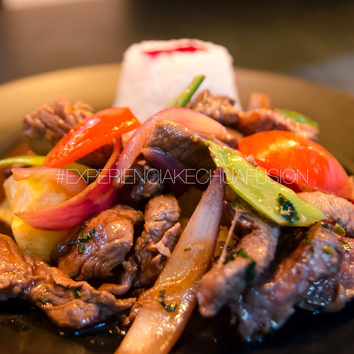 KechuaMadrid's tweet photo. 👨🏻‍🍳 Cocina criolla peruana + cocina asiática = Lomo Salteado #ExperienciaKechuaFusión #KechuaFusión https://t.co/YNYPhevZfT
