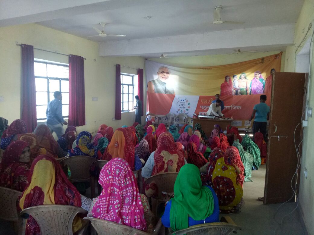 PankajHpcl's tweet image. PM LPG Panchayat conducted on 24th Feb at Vill: Nalpur, Khetri, Rajasthan , in presence of 150 people including 120 female @HPCL @PMUjjwalaYojana @ajitsingh1961 @MustyalwarShyam @AshutoshJindal @Rg03Goel @Sunjay_HPCL