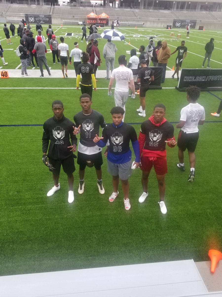 TTElite7v7's tweet photo. shout out @youngbigtime15 @robert_t2_ @WaunNumba9 @_chefC @TTElite for competing at the @TheOpening grind and build from the experience #HTownEliteTakeOver #TheOpening https://t.co/4cOGtmAXWM