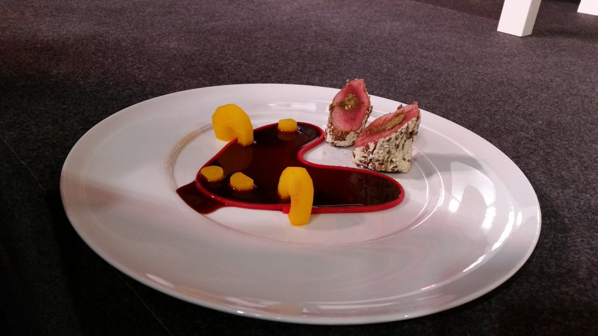 gustoinscena's tweet photo. Ecco il filetto di maiale in pantera di sedano by Teverini #lacucinadelsenza #GIS2018 #gustoinscena2018 https://t.co/vltC7xaYWx