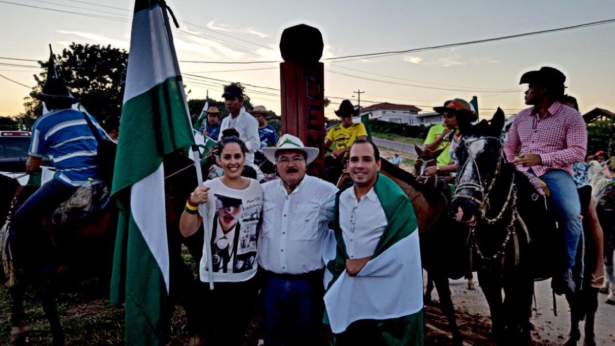 ana_sofia_uz's tweet photo. Homenaje a los 457 años de la fundación de Santa Cruz (26-02-1561) donde después de 3 días de cabalgata, los jinetes del Norte llegaron para plantar el MOJON DE LA DEMOCRACIA en coordinación con la plataforma de Provincias Unidas.🇳🇬
#MujeresPorBolivia
#MojonDeLaDemocracia https://t.co/LMnI8NSAp0