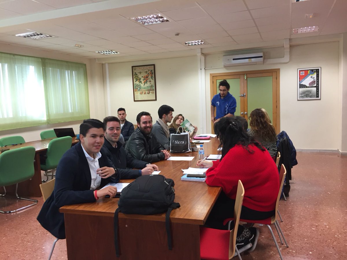 ceualm's tweet photo. Nuestrxs representantes empezando el lunes con alegría con pleno en @esi_ual 🤗#CEUALInforma #ActUALidad #UnaAsiComoQueNoMiro #EnVerdadSomosSerios https://t.co/1jVVcovcK8