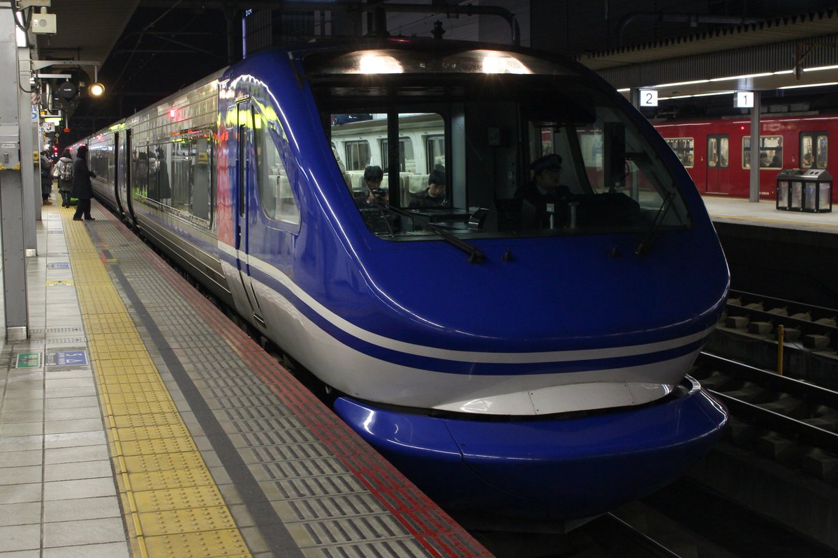 鉄道写真 2月25日 日 撮影 9068d 特急ビクトリーはくと号 大阪行き 姫路駅にて 駅の電光掲示板にはちゃんと ビクトリーはくと って表示されるんですね W