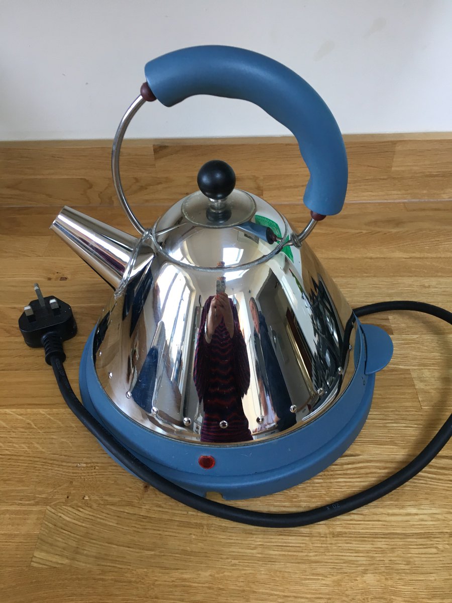 If you like my kettle please RT and follow.  My kettle & I would love to reach 1K followers today!  #Alessi #KettleLove #MondayMadness #follow #motivationmonday #childhoodcancer #thankyou #raisingawareness #shoutingoutforlittlevoices