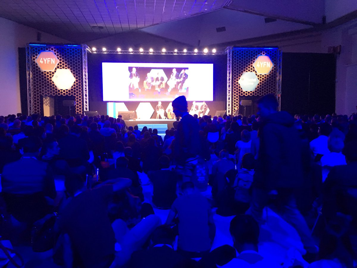 State of the #crypto, token &amp; #blockchain market session is packed with people on the <a href="/BancoSabadell/">Banco Sabadell</a> stage at #4yfn18 #mwc18 First time we’ve seen the crowd sitting on the floor to squeeze in! 😲 Wow!