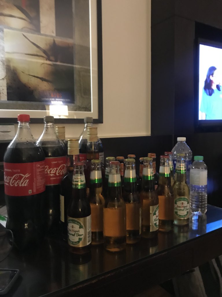 johnicoyoca's tweet photo. How to kasya 20+ people in a good-for-two hotel room? πππ #BestNightWithInayabMates #AYLC2014 https://t.co/T705uMiw4q