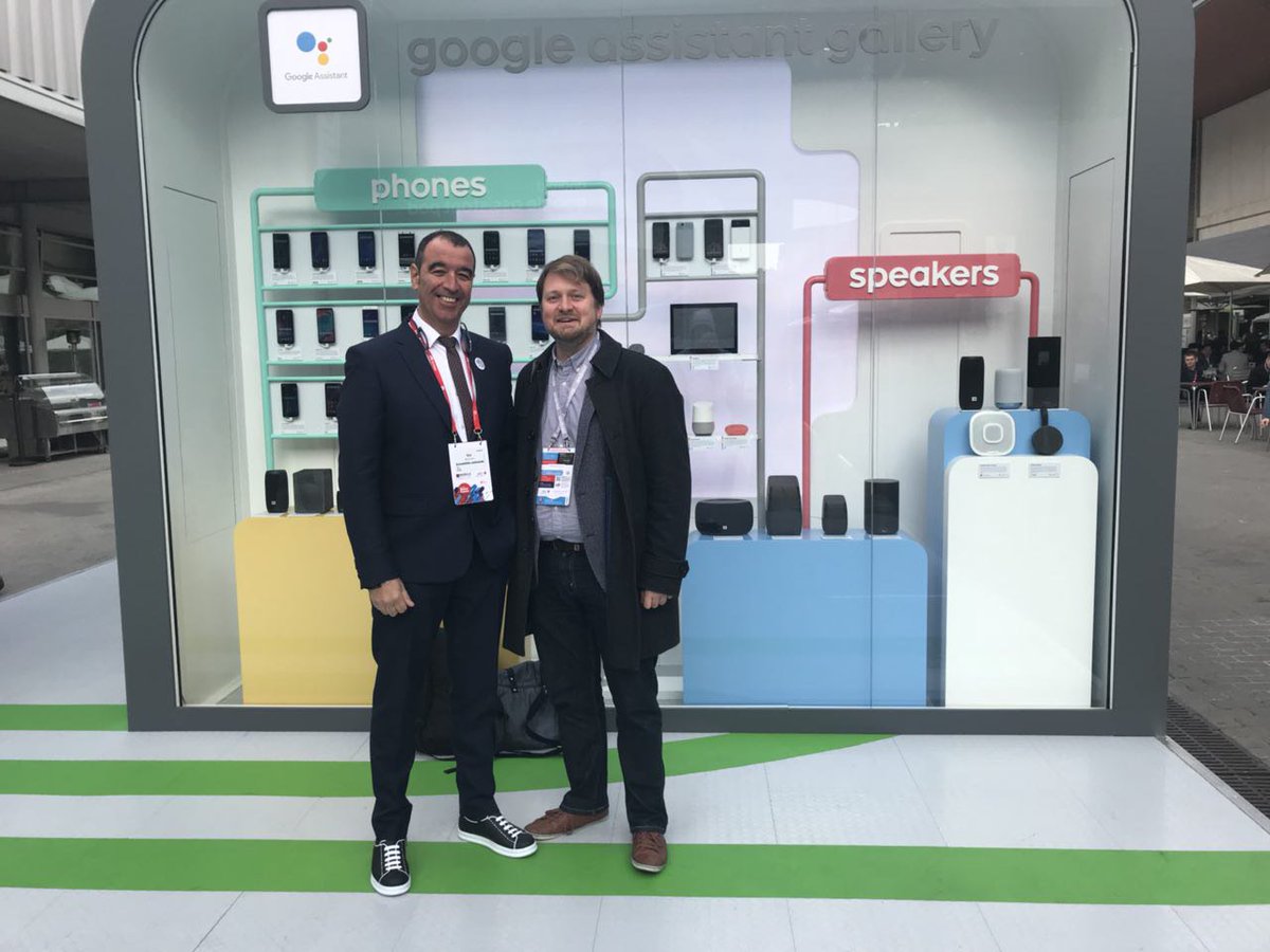 ebarges's tweet image. Bienvenue à @ebothorel sur le stand #AndroidMWC ! Android n&apos;a plus de secret pour vous maintenant ! #MWC18