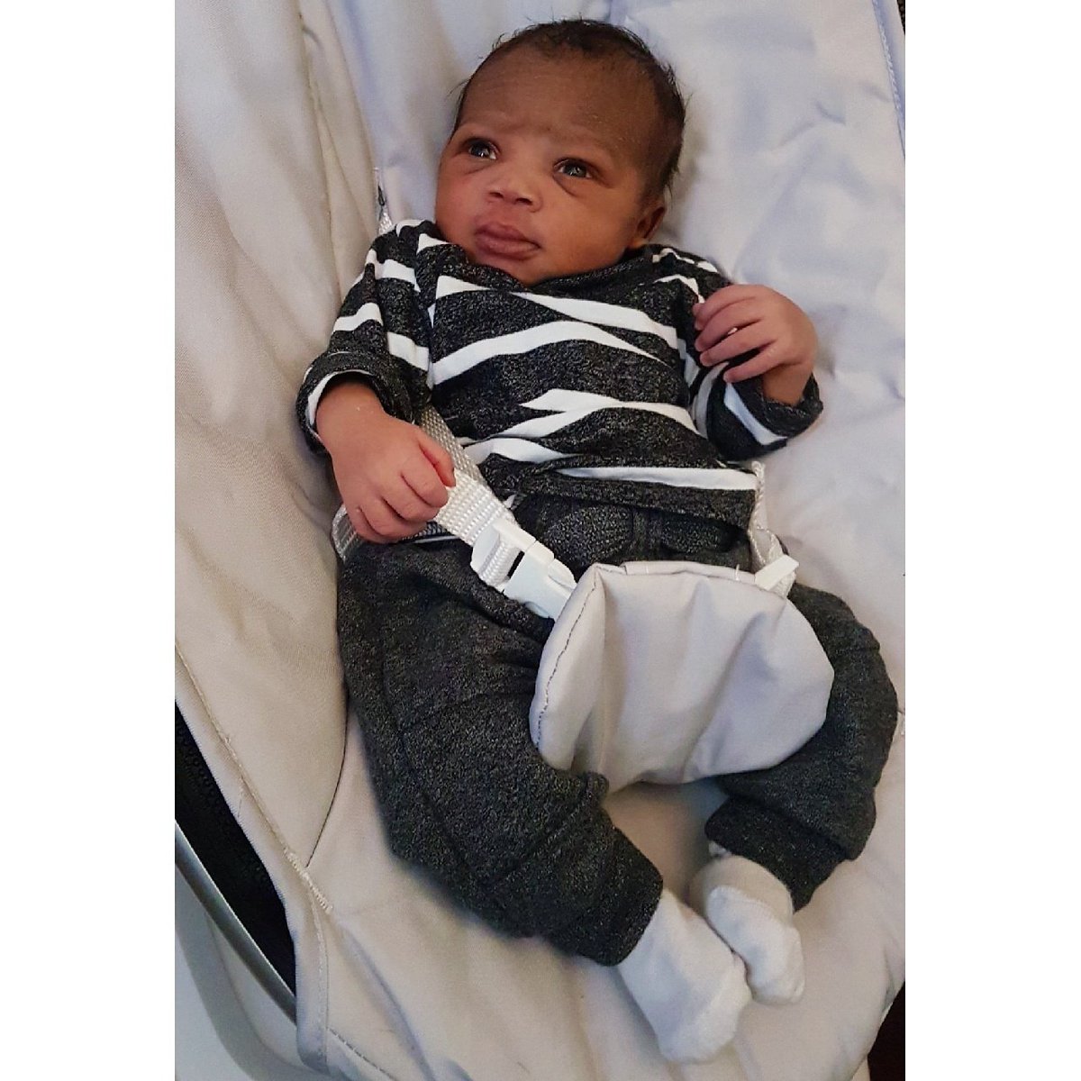 aimzashby's tweet photo. That's my son 😩😍❤ #MCM https://t.co/G0PdUtjxLZ