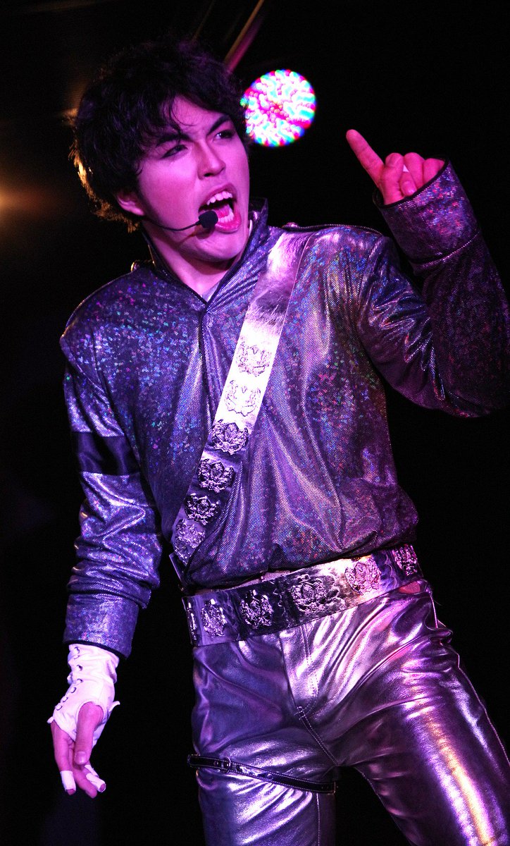 yousei0714's tweet photo. #赤坂chanceシアター
#TeamMoonWalker
#ポータータカツキ
マイケル、単独公演
ノンストップ早替わり演舞 https://t.co/wtLpoAO2G1