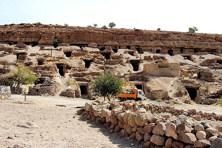 flytogetiran's tweet photo. #Maymand 12,000 year old Iranian #cave_village has been continuously inhabited for over 3,000 years.
#Kerman
#Iran
#Irantraveler
#visitiran
#invitationtoiran https://t.co/ADSvwpYL1O