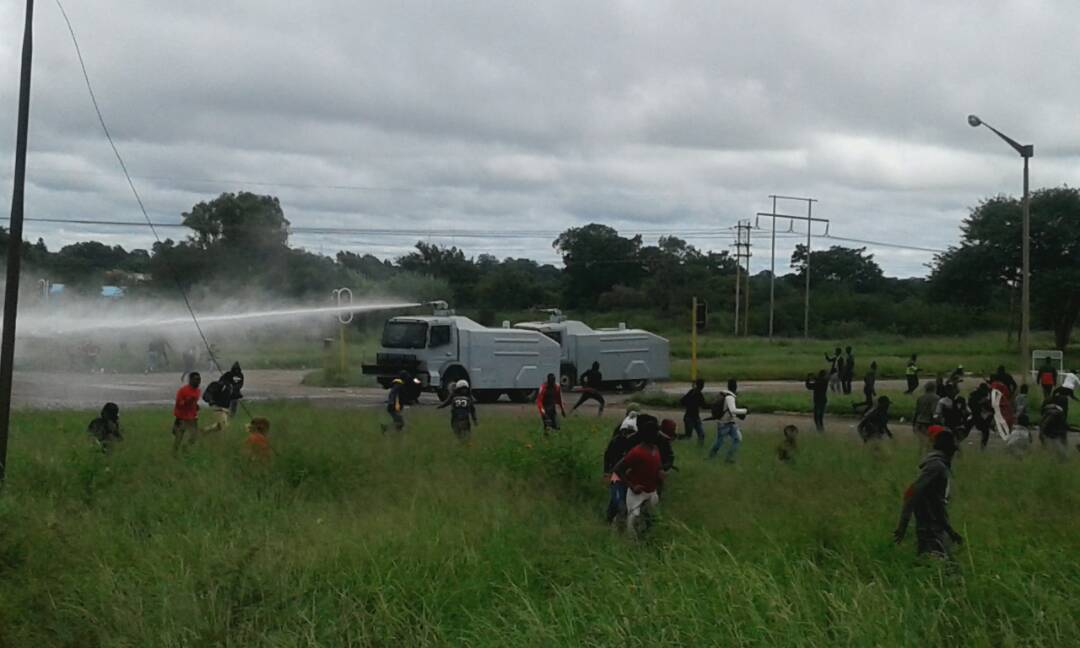 povonewstv's tweet photo. #NustShutDown Police are dispersing students using water tanks. Some students have been arrested #NUSTSRC #NustStudents #Nust https://t.co/9VxucBoxrZ