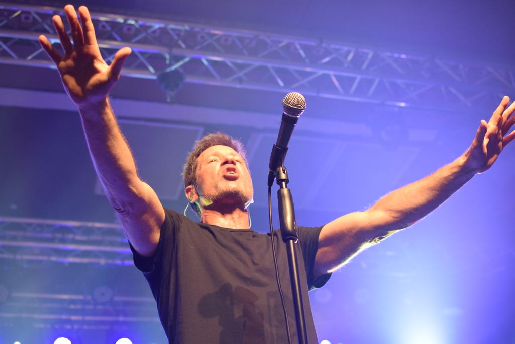 2018/02/25 - David at Anita's Theatre in Wollongong, Australia - Page 2 DW9hiG3UMAAvx7_