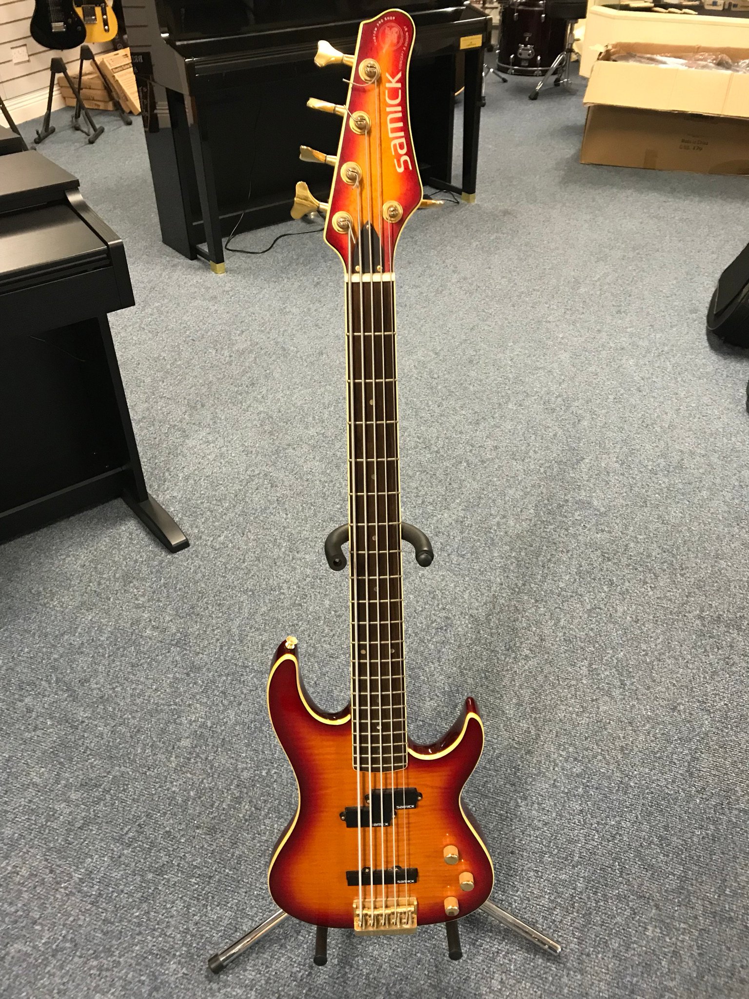 Betaling Udfordring kubiske Culbertson Music on Twitter: "Here is an interesting one from a few years  ago. A Samick 5 string bass designed by Valley Arts. Call in for a play at  Culbertson Music Coleraine