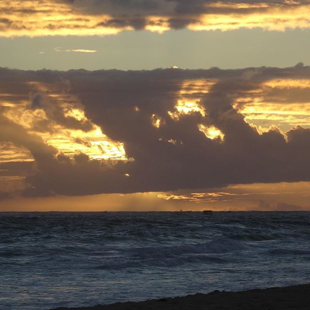advjoe1's tweet photo. Break On Through
#puntacana #dominicanrepublic #caribbean #thisishardrockpc #hardrock #beachbum #sunrise #ocean #seaside #mothernature #mothernaturesart https://t.co/J54cdhtPie https://t.co/AXEHKCgfnE