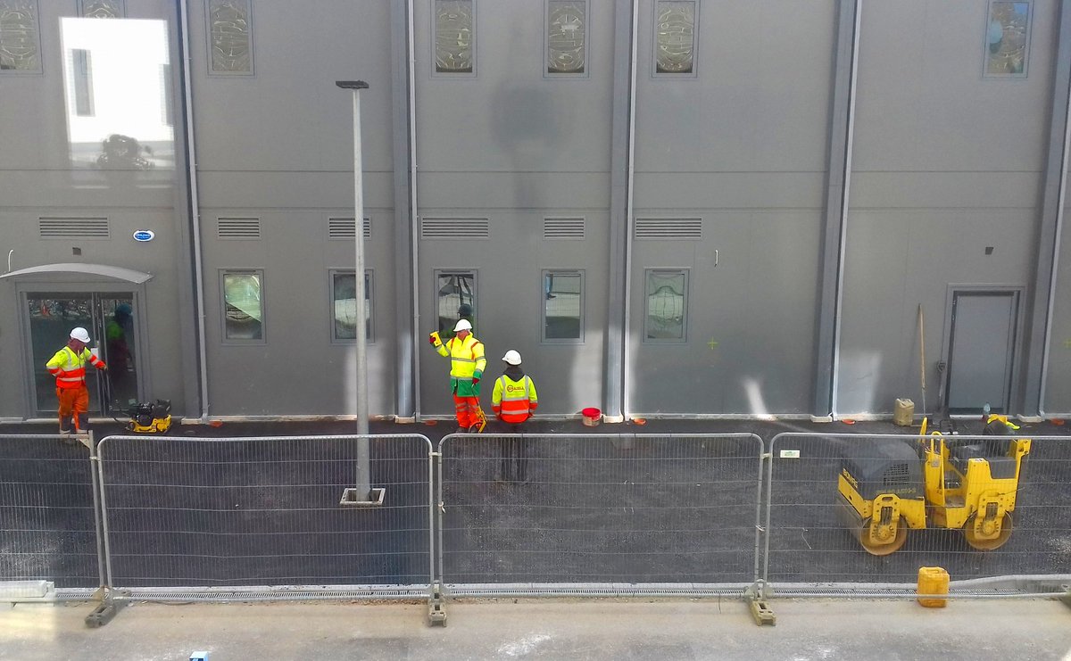 DyedraMorrissey's tweet photo. Paving the way for our new Experimental Psychology Department modular building #AmazingConstruction #LoveBuilding @OxExpPsy @UniofOxford @OxfordGradStudy https://t.co/bFi4F6VUvV