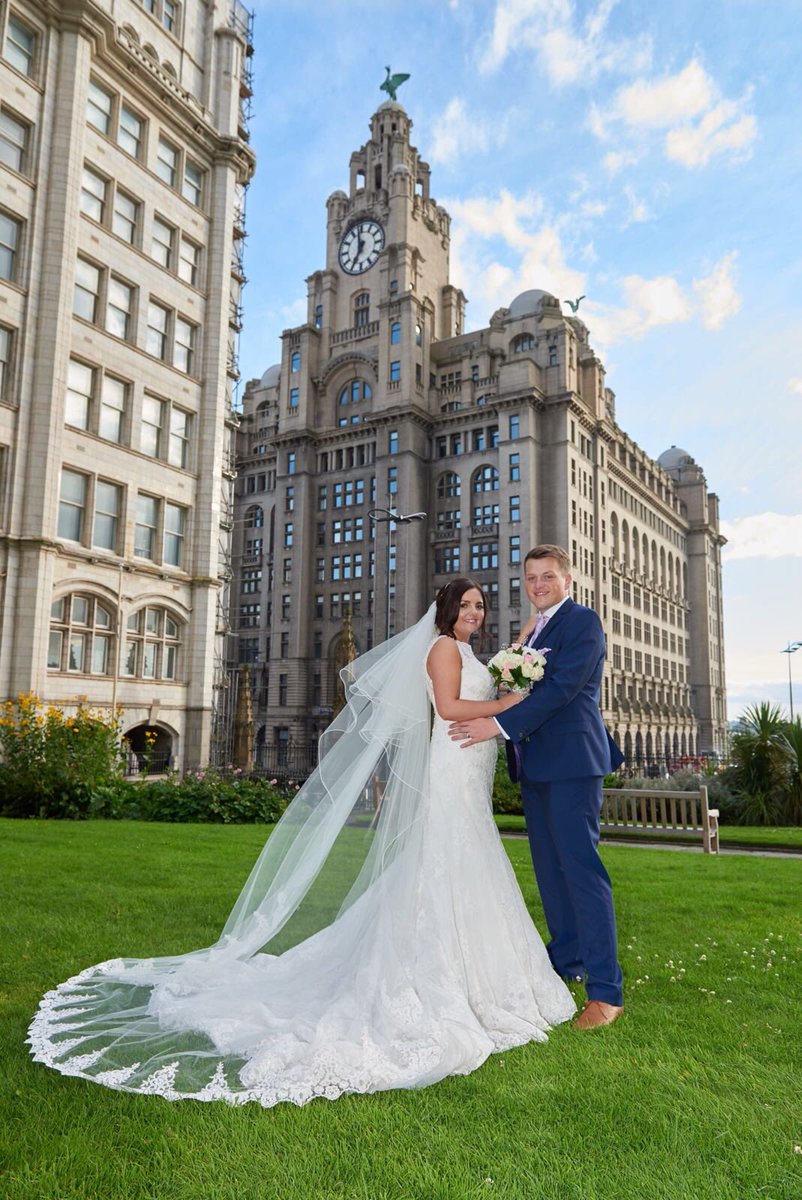 megwarddd's tweet photo. 🤩🤩🤩 Can we all take a minute to follow @stujohnosphotos for more amazing photos like this. 🙌🏻🙌🏻🙌🏻🙌🏻          #liverpool #photography #photographer #liverpoolphotographer #image #wedding #love #liverbuilding #albertdock https://t.co/WR6BV4QCnm