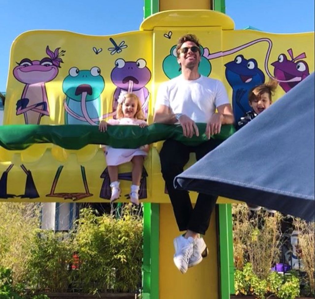 ArmieThings's tweet photo. Armie spending time with his kids 🎢 https://t.co/InH5MpqPnS