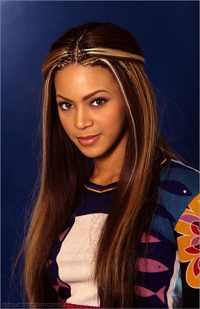 Anyway, Beyoncé didn’t start to wear weaves and dye her hair until the late 90s when she started to work on individual projects following her solo career. Because well, weaves became very popular in the 2000’s... (left 90s bey with natural hair) (right early 2000s bey with weave)
