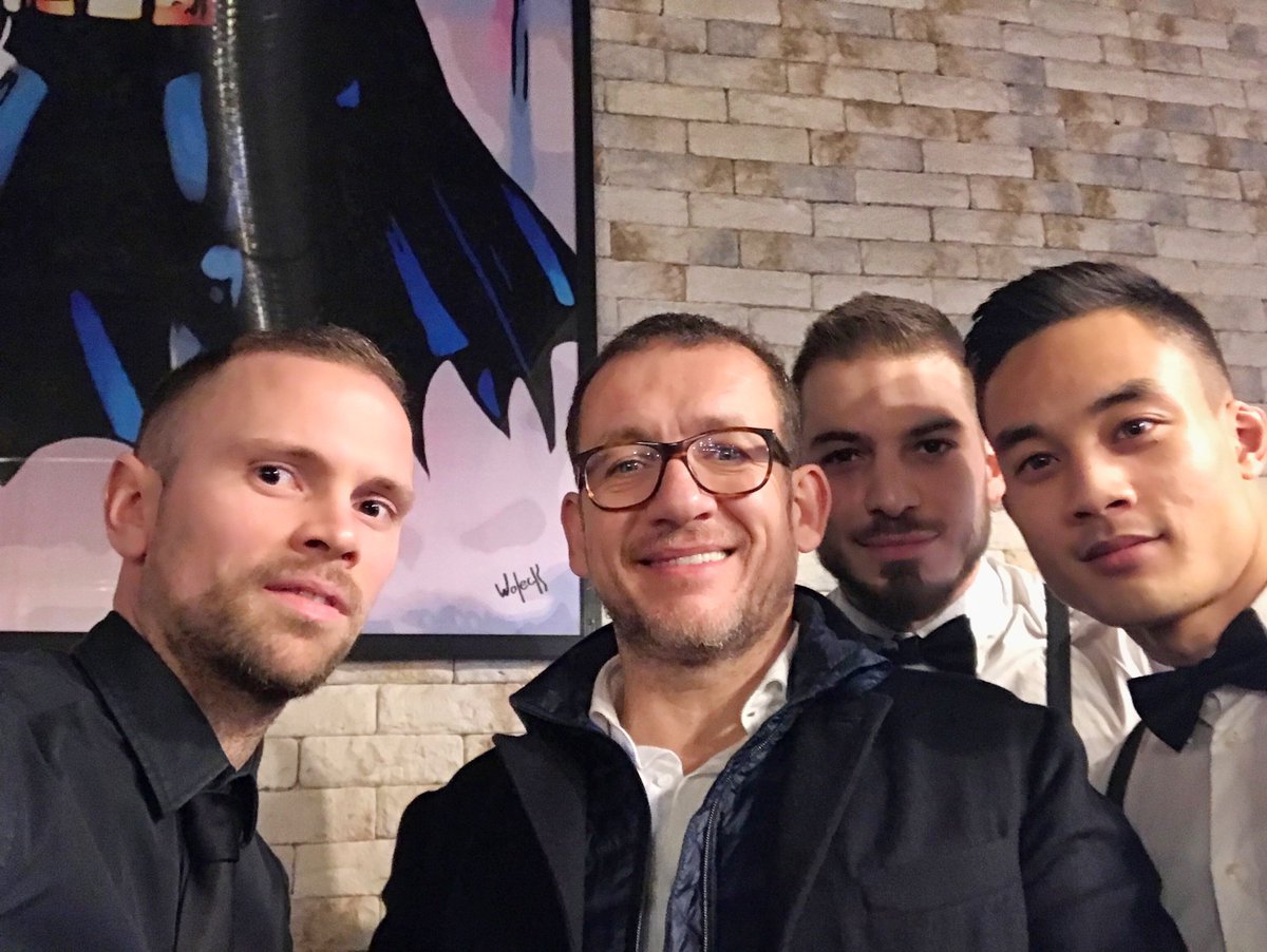beefhouseblog's tweet photo. Devinez qui vous avons reçu samedi ? #LaChTiteFamille ! Merci à @LaurenceArne, Valérie Bonneton, #DanyBoon et Guy Lecluyse pour ce bon moment 😃 "A l’arvoyure !" 😂 https://t.co/SJ7dfv9xW2