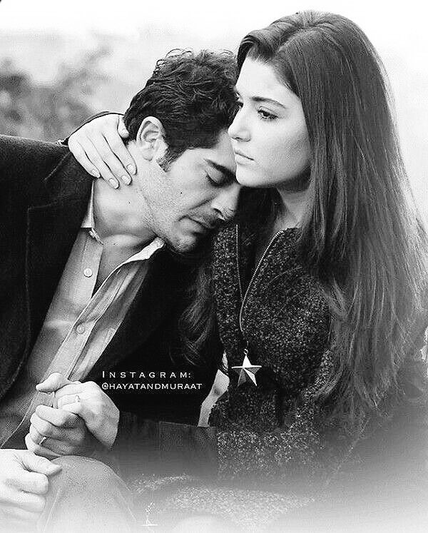 كيف يجرؤ النسيان على محوك من
عمري ..
وأي عمر يكون من بعدك ..
يا من علمتني 
معنى ان اكون وحيداً 
لكن في وجودك 
اشعر ان كل الكون معي 
فمن يجرؤ على انتزاعك مني 
من .؟؟
..
#ذكريات_لايمحوها_النسيان
#الصرح_الأدبي 
#مملكة_القيصر
#حروف_الجنتين
#عطور_الاقلام
#قافية_الياسمين
#بيت_الأبجدية