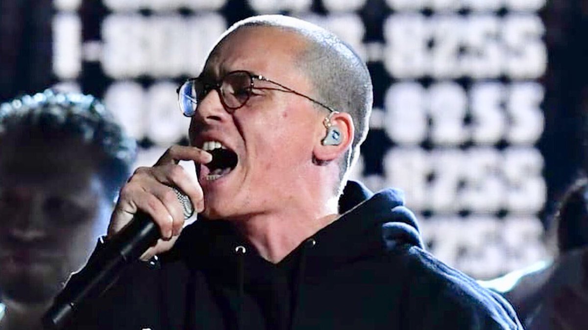 MemFamVision's tweet photo. #CELEBWATCH:  #Logic wearing #BartonPerreira’s #Aalto at the 2018 Grammy Awards!  This line of #luxuryeyewear is available in #Memphis exclusively at #MemphisFamilyVision!!

#eyeglasses #sunglasses #eyewear #grammys https://t.co/nIHDO7mH5t