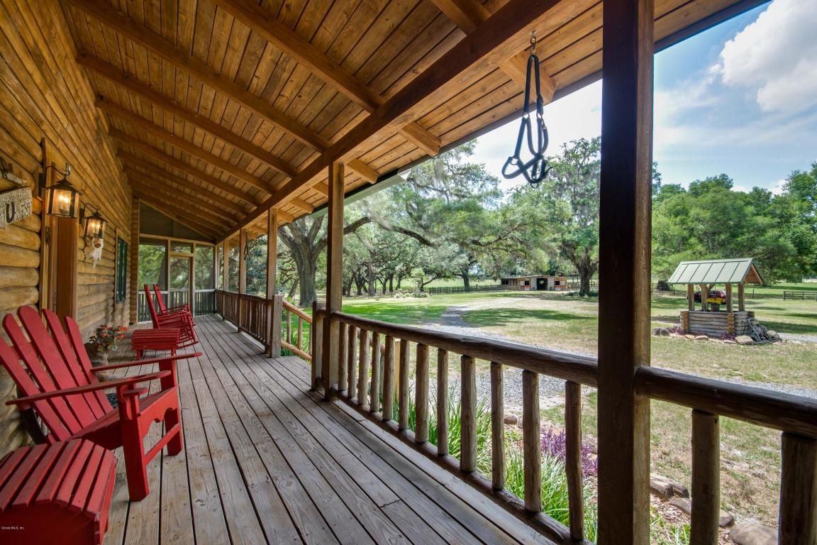 ShowcaseOcala's tweet photo. Levy Oaks Ranch sits on over 37 acres of serenity.  As you enter this #customlogcabin home your welcomed by its stone lined fireplace, open family room and beautifully designed chef’s kitchen perfect for entertaining. (360 Virtual Tour Available) https://t.co/yxg5xBn86l