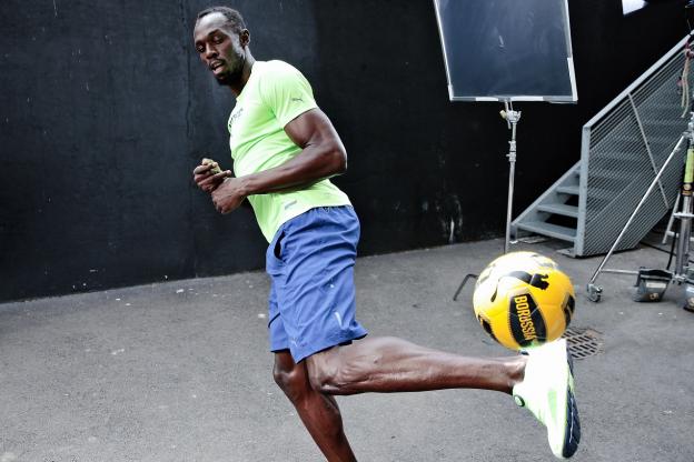 lequipe's tweet photo. Usain Bolt affirmé avoir signé dans un club de football qu'il dévoilera ce mardi matin https://t.co/3HKq0zPBdl https://t.co/ysyhWhiakF