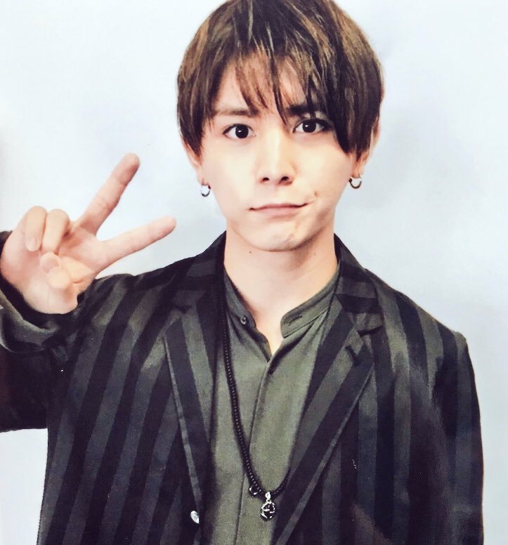 ymd_O59_'s tweet photo. 山田涼介 ジャニショ新写真 ロスパリオフショット① https://t.co/8x0ddBoqkY