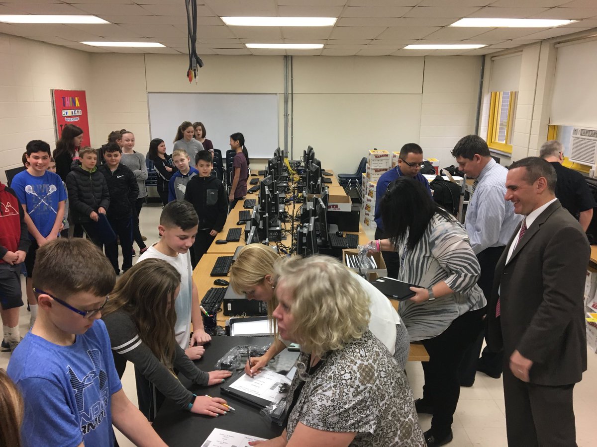 DrAPease's tweet image. #Technology4All Chromebook rollout @MMS_PACPride grades 6-8 this week. These books will amplify learning! @EdServices_MCSD