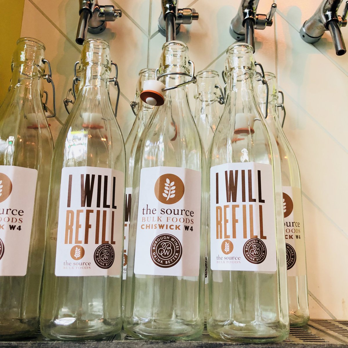 BoroughWines_TG's tweet photo. Hey #Chiswick you can pick up one of our specially designed refill bottles for free from the newest resident on the terrace #TheSource. Welcome to the Neighbourhood guys! #IWillRefill #DrinkBetter #LondonW4 https://t.co/jmqrn3eKy0