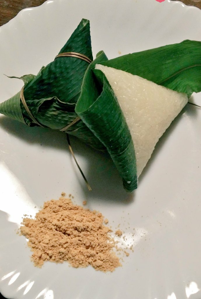 Torami 忘れられない春の味 三角ちまき 三年前に母が亡くなり それまで毎年食べていたちまきが食べられなくなった 福島だけ にしかないものと思っていたが 新潟 秋田 山形にもあるらしい 動画や写真などで作り方をみて どうにかこうにかできあがった Torami 忘れられない春の味 三角ちまき 三年前に母が亡くなり それまで毎年食べていたちまきが食べられなくなった 福島だけ にしかないものと思っていたが 新潟 秋田 山形にもあるらしい 動画や写真などで作り方をみて どうにかこうにかできあがった