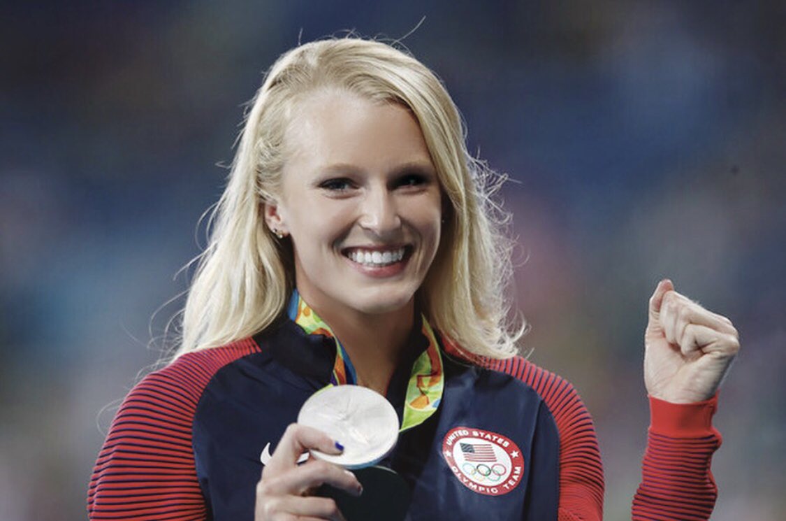 sandicheekspv's tweet photo. Kids, the real world doesn’t care if you were “popular” in middle school. What it does care about is whether you grow up true to yourself chasing the dreams that call to your soul. Be yourself, and be proud of it. You will find your way ♥️✨ https://t.co/8aIhkgdmTH