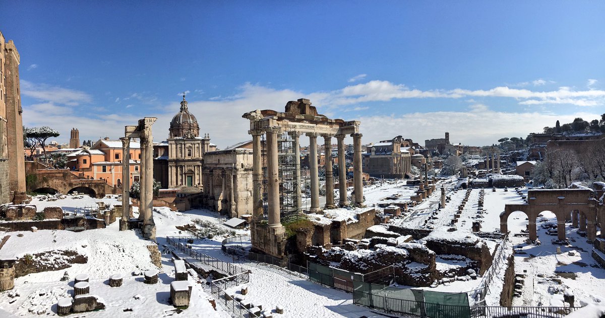 Nevicata. La metamorfosi del mondo avviene in silenzio.
(Heinrich Wiesner) #nevearoma #26Feb #lariachetira #neve #foriimperiali #roma