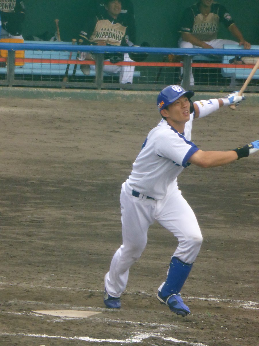 O Xrhsths 赤ドアラ Sto Twitter 大野奨太選手がドラゴンズに来て第一号のホームランを打った瞬間 その時の日ハムベンチの方々 ドラゴンズ 大野翔太 日ハム 撮り逃しましたが 杉谷選手のwhy ポーズをこの辺りの選手みんなが同時に笑顔でしてた オープン戦