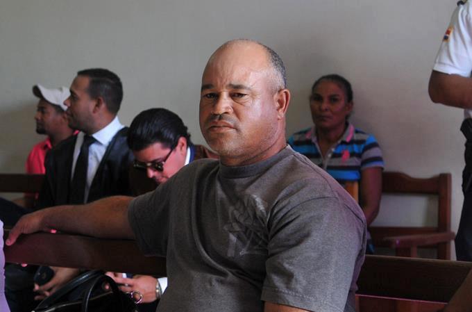 Resultado de imagen para Padre Emely Peguero denuncia que han intentado matarlo dos veces