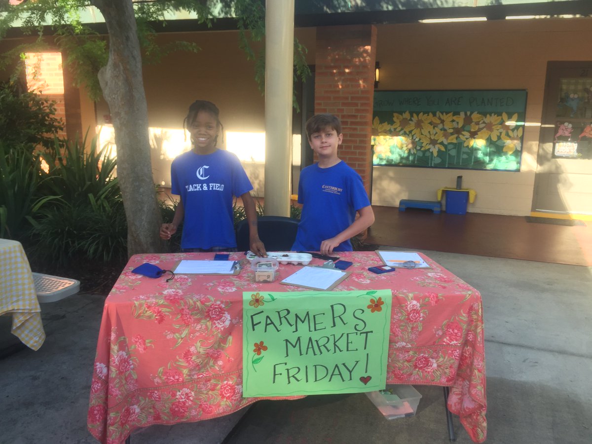 csfedtech's tweet image. Get organic vegetables and herbs on Farmer's Market Friday from @CanterburyFL STEAMGarden! #STEAMed #makerspace