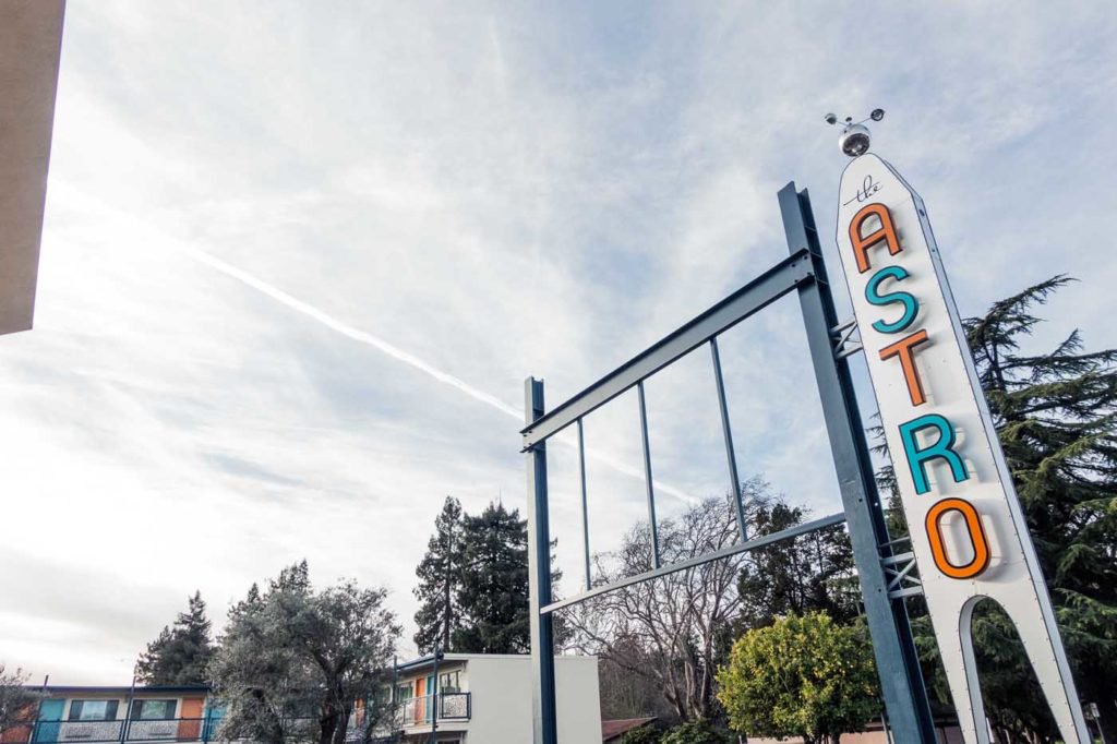 pelotonmagazine's tweet photo. We had a chance to stay at the iconic Astro Motel in Santa Rosa, CA this month. Here's why we loved it | https://t.co/cylqYIXVwU #astromotel #santarosa https://t.co/M4TEu6du1N