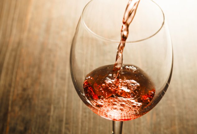 eatnorth's tweet photo. if you ask us, rosés > roses. Always. Our resident sommelier @Brithart83 on 4 Canadian rosés that make for perfect winter sipping: https://t.co/fvBdJASTZ3 #roséallday #HappyValentinesDay https://t.co/MinAeYcDCZ