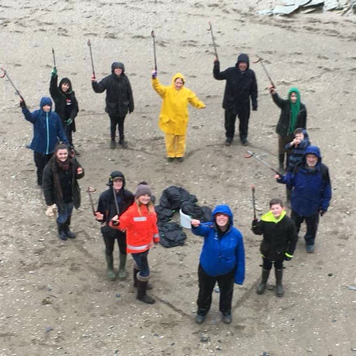 @mermhart does a bit of beach love cut it for the #Hartsvalentineday challenge?! 
Beach cleaning with @ThreeBaysWild @cornwall for #loveyourbeach day 💕