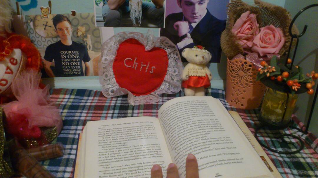 sakuraflower20's tweet photo. "When u meet the person u r meant to be with,everything changes,u don't feel like u r fighting the world alone anymore" #TLOS4 your writings always touches my soul @chriscolfer i just love u so much as a role model&a person๐Happy valentine๐๐ธ๐ https://t.co/oihp0yxVE6
