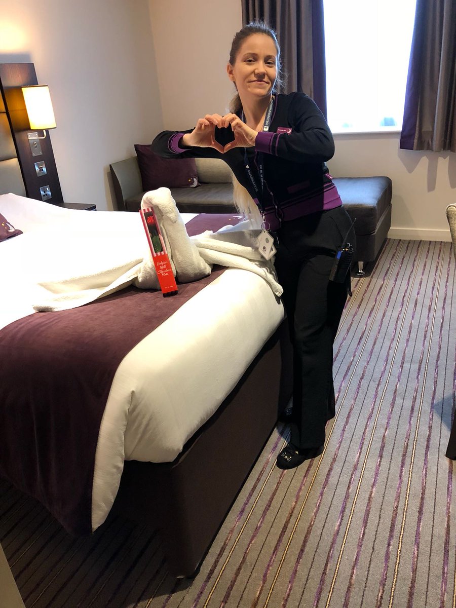 stopKeepmoving's tweet photo. #AnaMariaTraining with her commander in chief #Constata #HKTottenhamHale #TheyTellMeHowToMakeItSpecial @LAhMostloved @brunner79 https://t.co/NqQAuErSYt