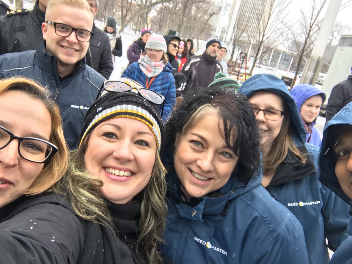 SeedMasterEvent's tweet photo. Ready to watch the @SeedMasterMfg team take the plunge! https://t.co/x05tppMazW