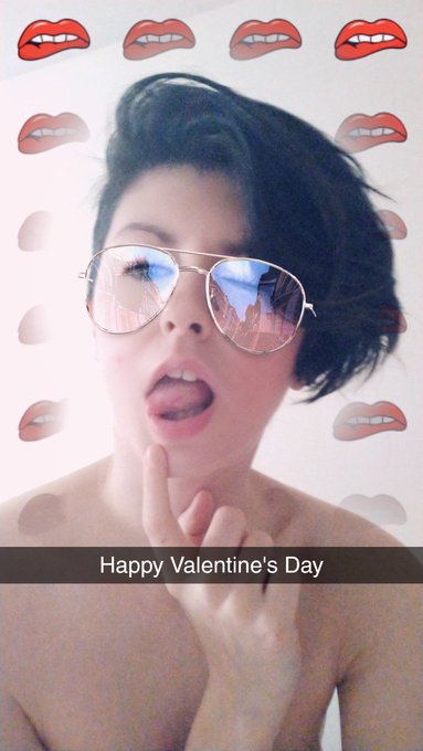 i'll be on #chaturbate today from 1pm-4pm and again later tonight! (time TBD) come spend your Valentine's<a href="/tag/chaturbate"class="tags">#chaturbate</a>