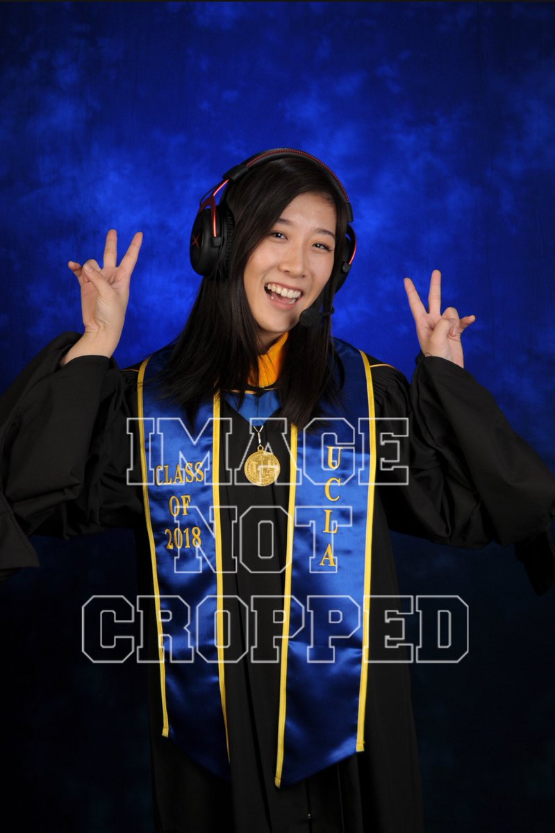 daphdawg's tweet photo. My mom said her fave grad picture of me is the one with my @HyperX headset hahahah #NotAnAd #HireMeTho https://t.co/uV1cXP1x3a