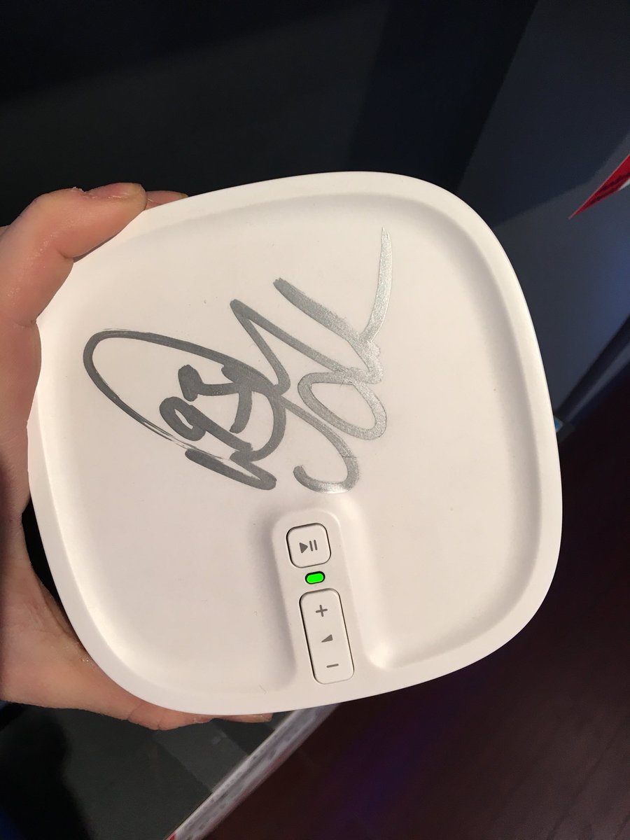 Natural_Sound_'s tweet photo. Can you guess who autographed our @Sonos Play:1?!
#Sonos #play1 #nhlfan https://t.co/UsmCVAeKM5