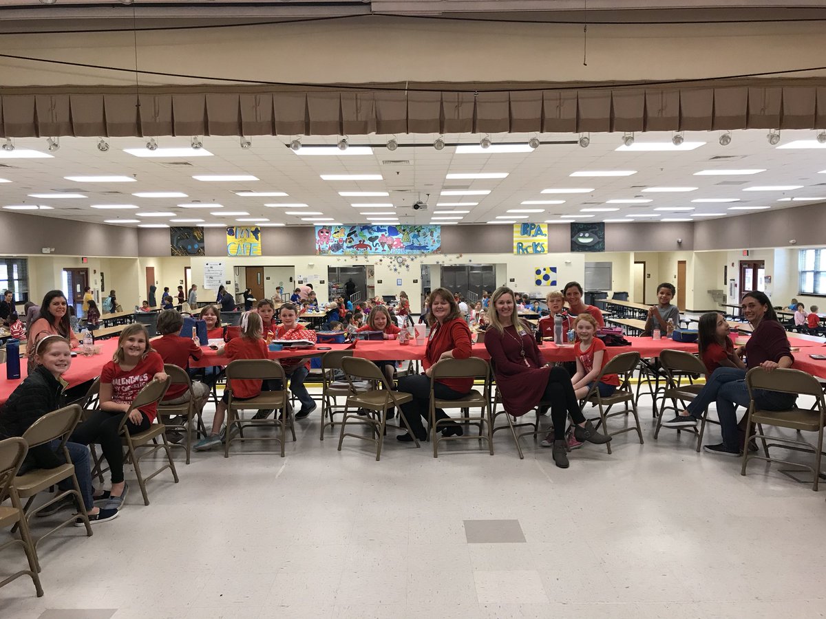 chrisrl_BPA's tweet photo. Good Citizen Lunch with some amazing Stingrays! 💙💛 @BPAPrincipal @Christinab0123 #BPAunstoppable https://t.co/Q6M9RSYHMW