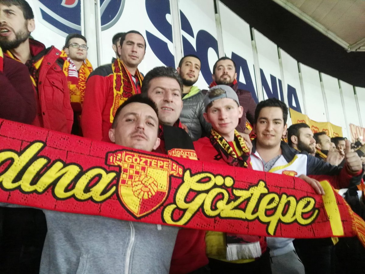 tam_1925's tweet photo. Bazen cepte kalmadı hiç para aç kaldık deplasmanlarda#ŞehrimiziSatmadık https://t.co/MxMCh6xb7p
