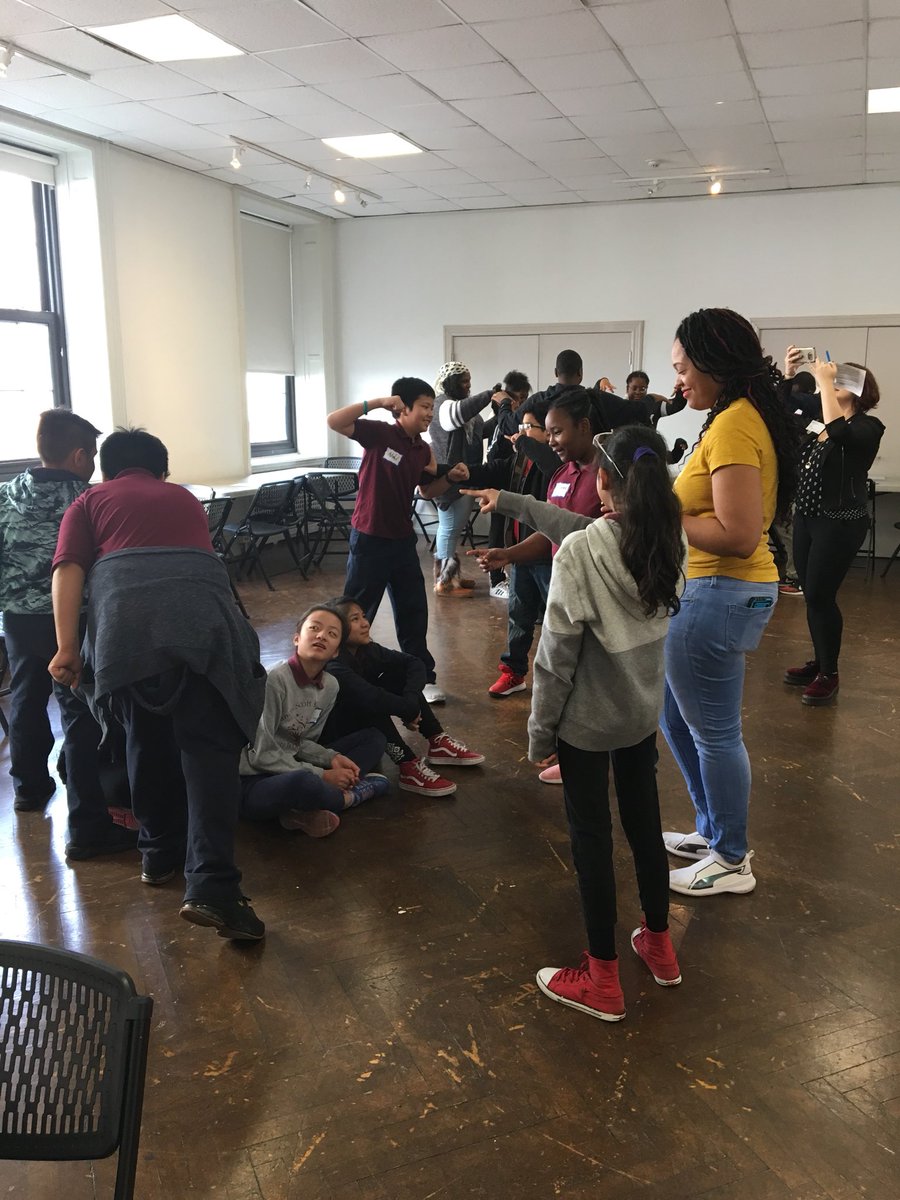 PhillyASAP's tweet image. Power Up workshop at #studentmasterclass with Miss Shira! Make a picture #ASAPDrama🎭 Littles! Learning POWER dynamics based on body position placement, creating scenes and energizing! Whose got the power here? #highs #lows #PHLArtsed #PHLArts #phillyasap